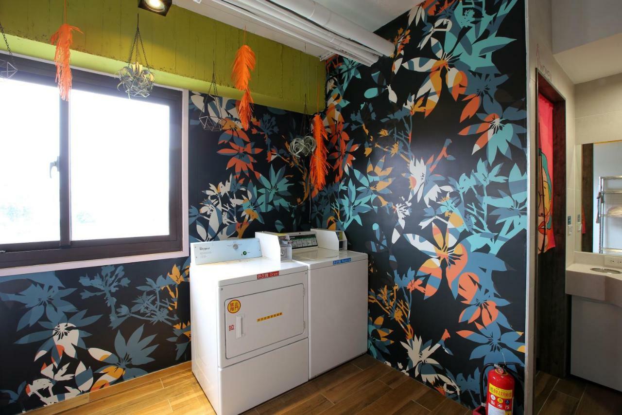 Loosha Hostel Taichung Esterno foto