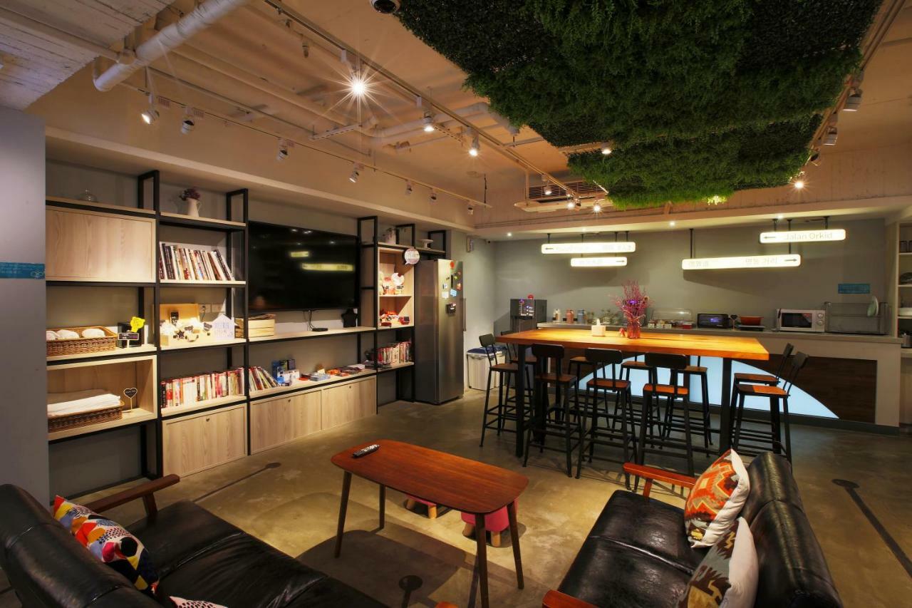 Loosha Hostel Taichung Esterno foto