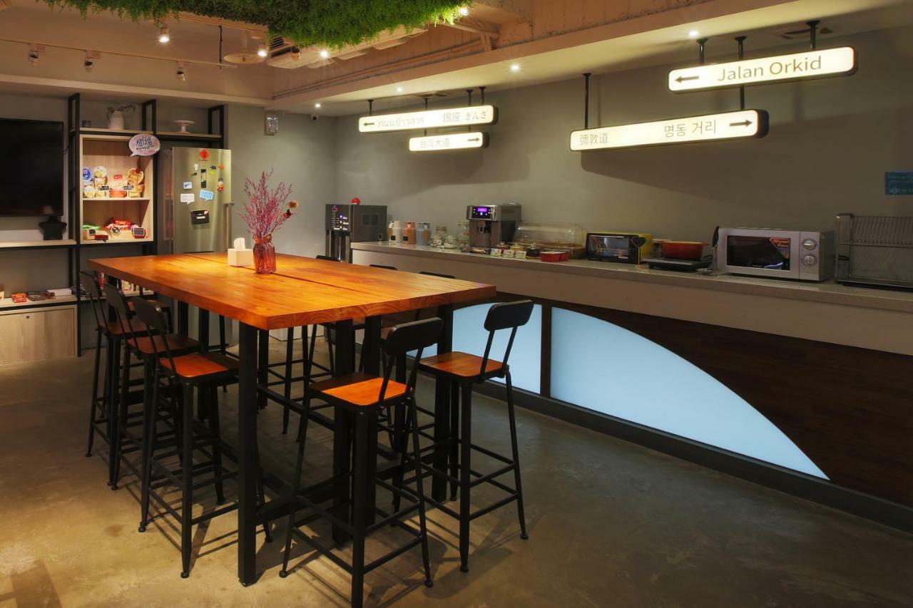 Loosha Hostel Taichung Esterno foto