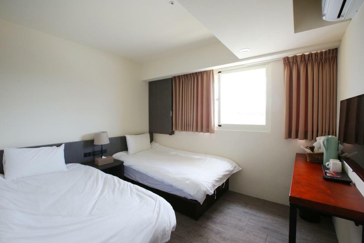Loosha Hostel Taichung Esterno foto