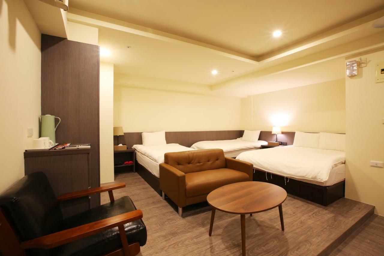 Loosha Hostel Taichung Esterno foto