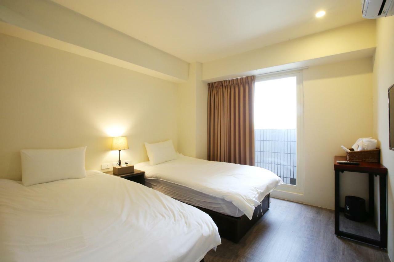 Loosha Hostel Taichung Esterno foto